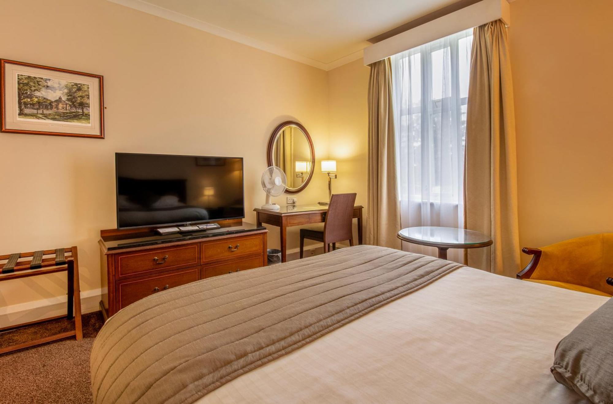 בראדפורד Hollins Hall Hotel, Golf & Country Club מראה חיצוני תמונה